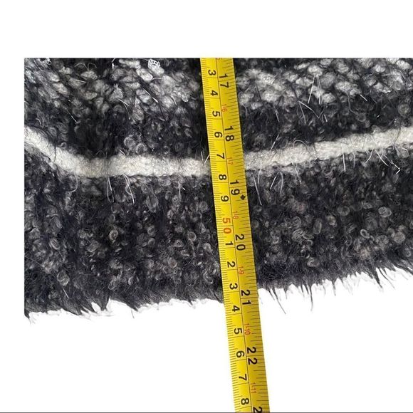 NWT Zara Mohair knit Knee length Skirt Size Large Grey Stripe - Picture 4 of 4